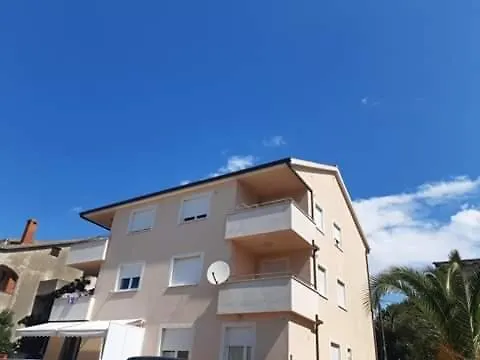 Apartman Lana *